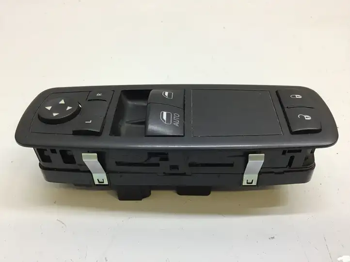 Dodge Grand Caravan (2007 - 2020) 10294870 Кнопка стеклоподъемников — фото 6