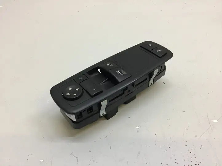 Dodge Grand Caravan (2007 - 2020) 10294870 Кнопка стеклоподъемников — фото 9