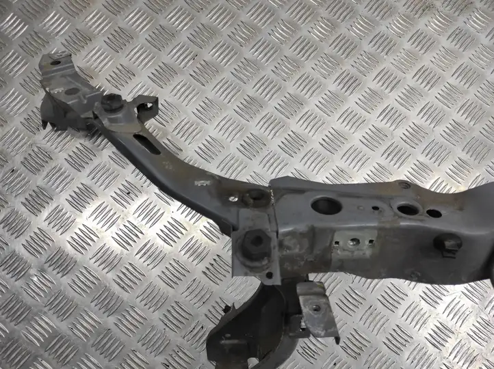 Chevrolet Trax (2013 - 2017)   Верхняя часть панели радиаторов (телевизора)