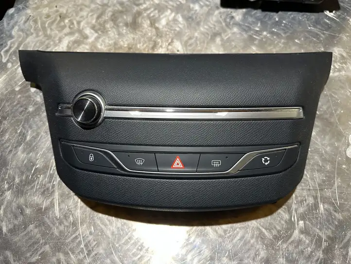 Peugeot 308 (2013 - 2021) 96777660ZD Включатель регулировки звука — фото 1