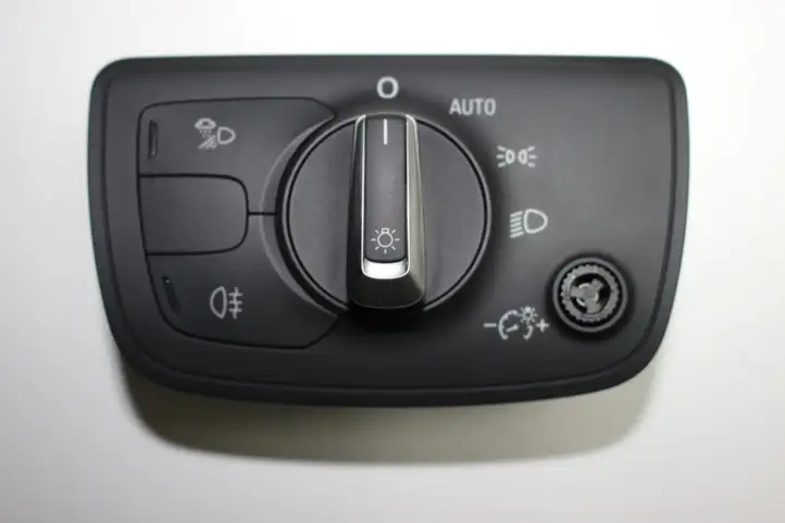 Audi A7 S7 4G (2010 - 2014) 4G0941531E Включатель фонарей — фото 1