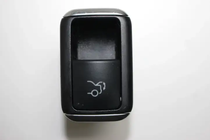 Mercedes-Benz E W212 (2009 - 2016) A2129059300 Кнопка закрытия крышки багажника — фото 1