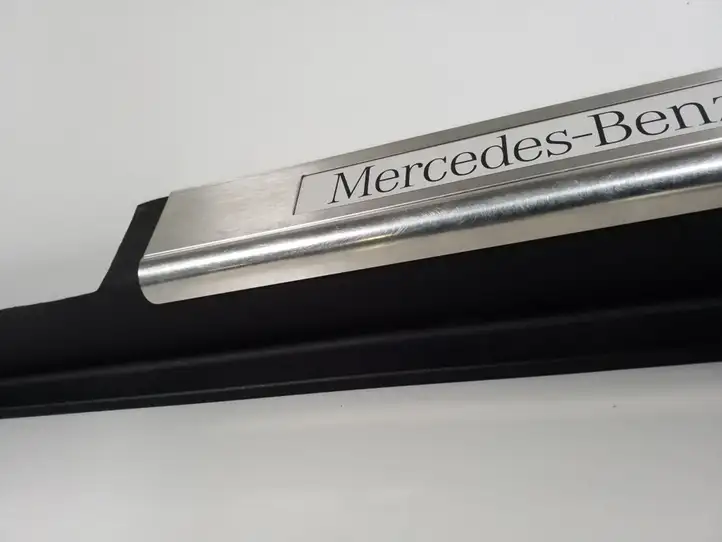 Mercedes-Benz R W251 (2005 - 2013) A2516800035 Внутренняя отделка переднего порога — фото 2