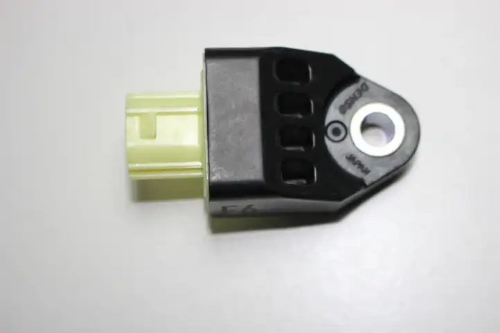 Lexus GS250 300 350 300h 450h (2011 - 2015) 89831-52040 Датчик удара SRS — фото 1