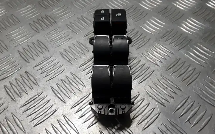 (2014 - 2017) 8404078040 Кнопка стеклоподъемников — фото 1