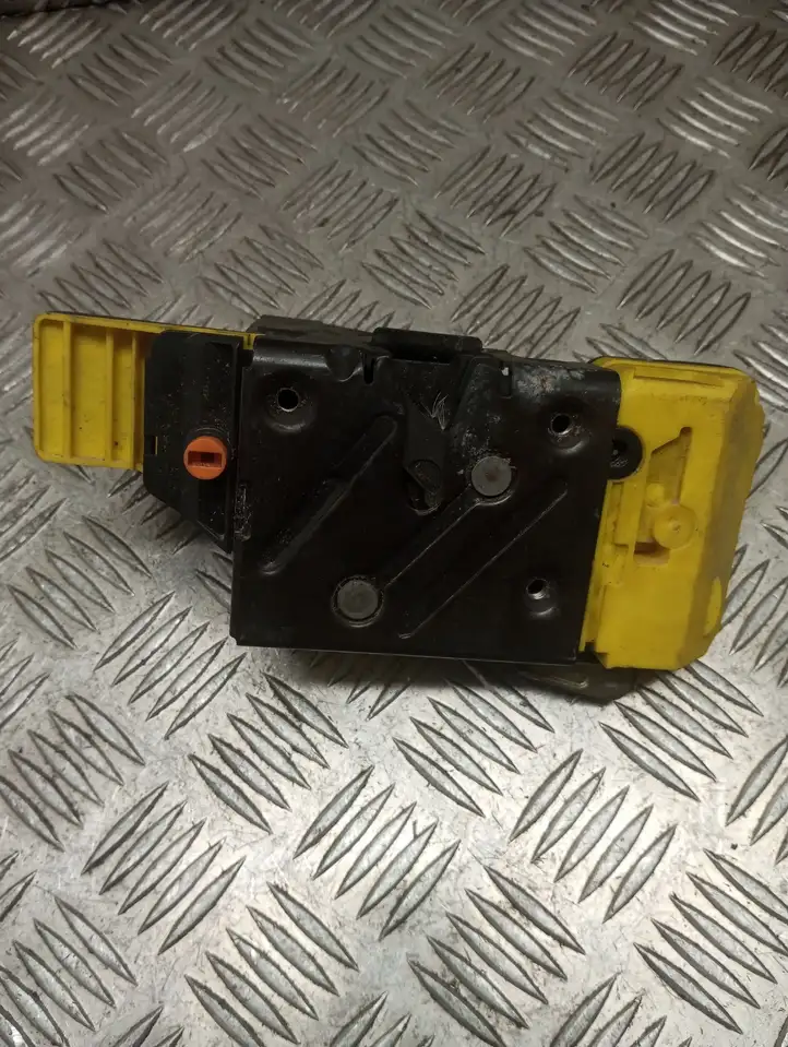 Volvo S80 (1998 - 2004)   Замок задней двери