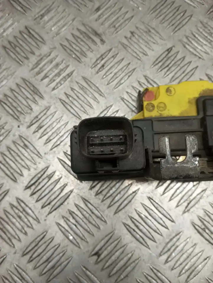 Volvo S80 (1998 - 2004)   Замок задней двери