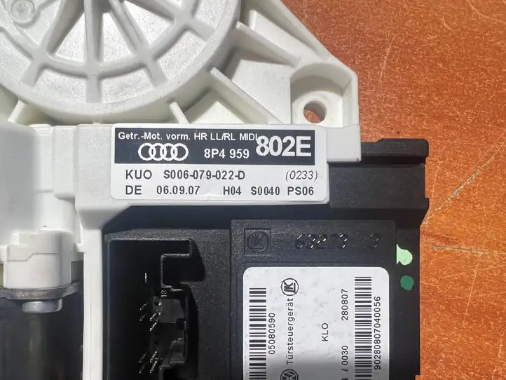 Audi A3/S3 8P (2004 - 2008) 8P4959802E Стеклоподъемник задней двери — фото 2