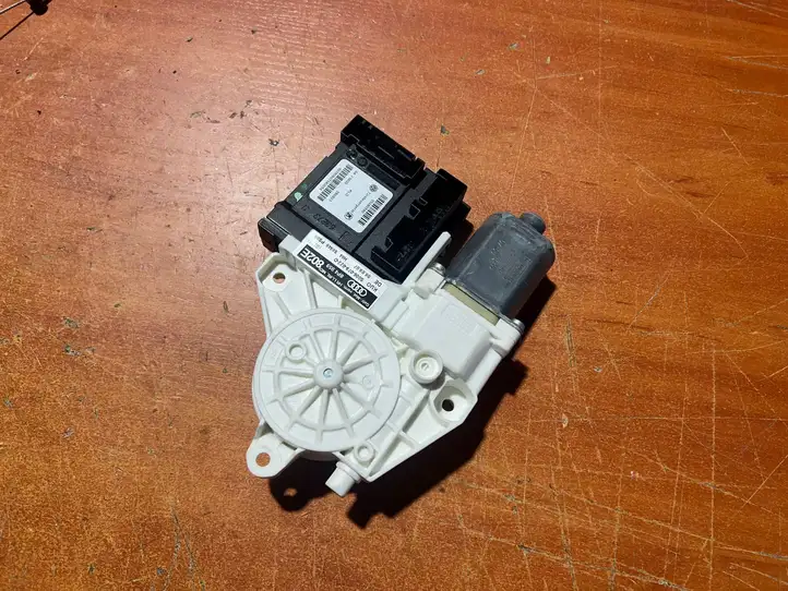 Audi A3/S3 8P (2004 - 2008) 8P4959802E Стеклоподъемник задней двери — фото 3