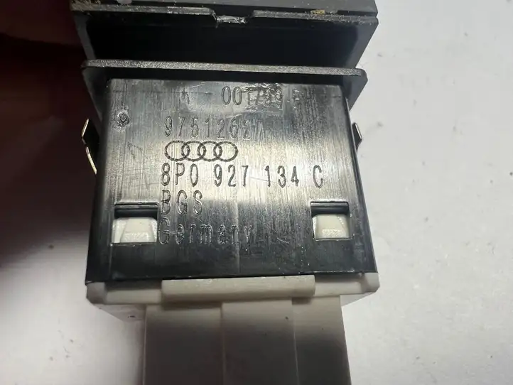 Audi A3/S3 8P (2004 - 2008) 8P0927134C Включатель аварийных фонарей — фото 3