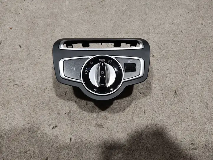 Mercedes-Benz C AMG W205 (2014 - ) A2059057007 Включатель фонарей — фото 1