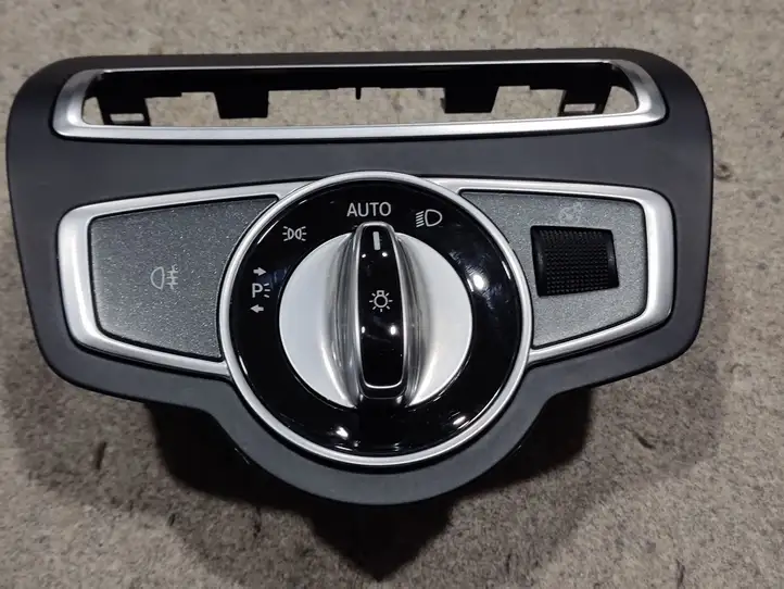 Mercedes-Benz C AMG W205 (2014 - ) A2059057007 Включатель фонарей — фото 2