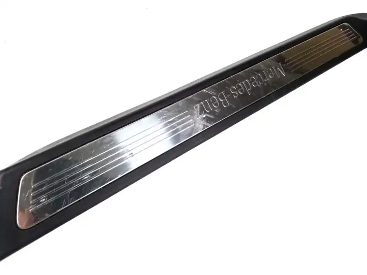 Mercedes-Benz E C207 W207 (2009 - 2017) A2076800135 Внутренняя отделка переднего порога — фото 3