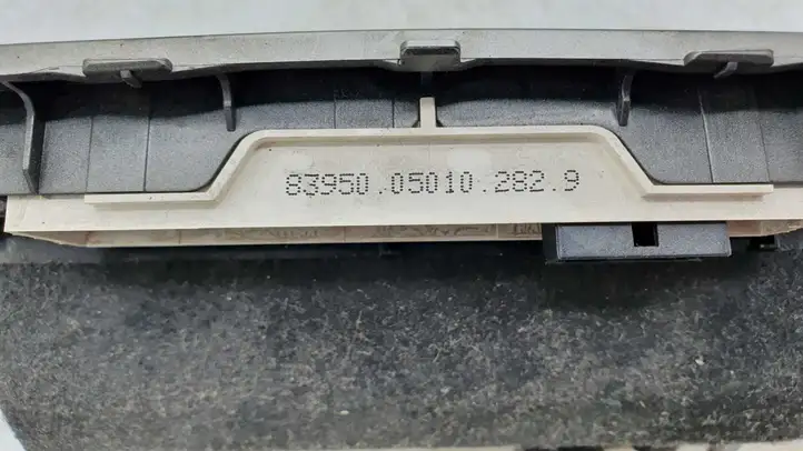 Toyota Avensis T270 (2009 - 2012) 83950050102829 Вещевой ящик — фото 2