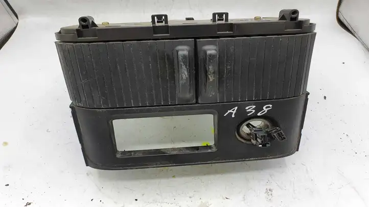 Nissan X-Trail T30 (2001 - 2007) 68108EQ400 Вещевой ящик — фото 1