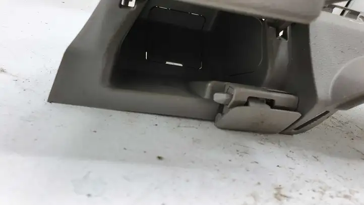 Honda Insight (2009 - 2011) Вещевой ящик — фото 2