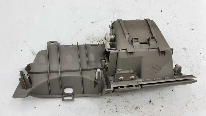 Honda Insight (2009 - 2011) Вещевой ящик — фото 3