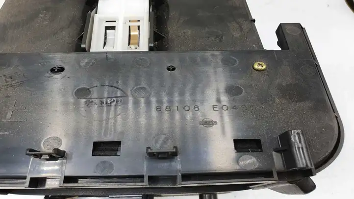Nissan X-Trail T30 (2001 - 2007) 68108EQ400 Вещевой ящик — фото 2
