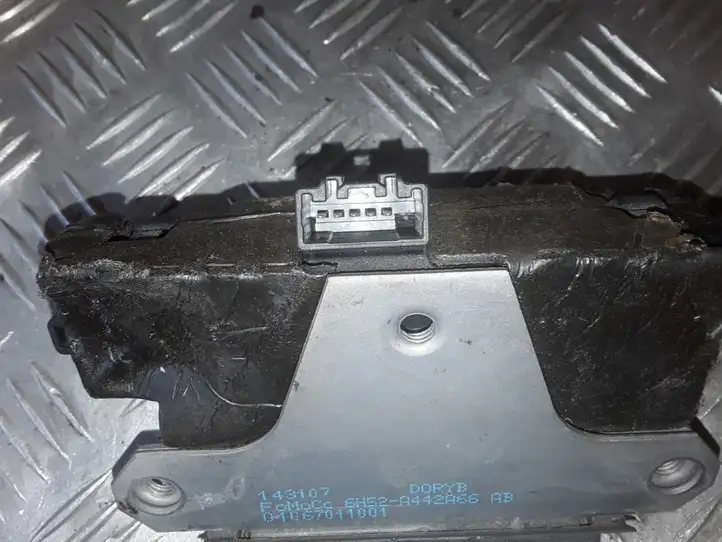 Land Rover Freelander 2 - LR2 (2006 - 2010) 6H52A442A66AB Замок крышки багажника — фото 2