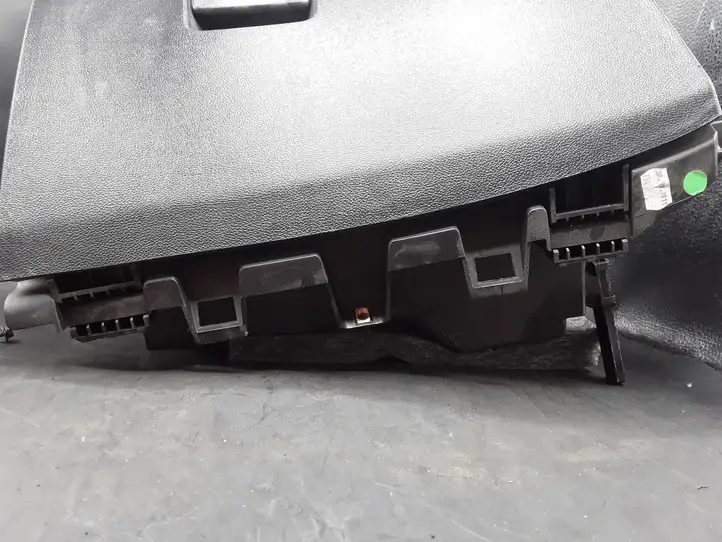 Opel Astra J (2009 - 2012) Вещевой ящик — фото 4