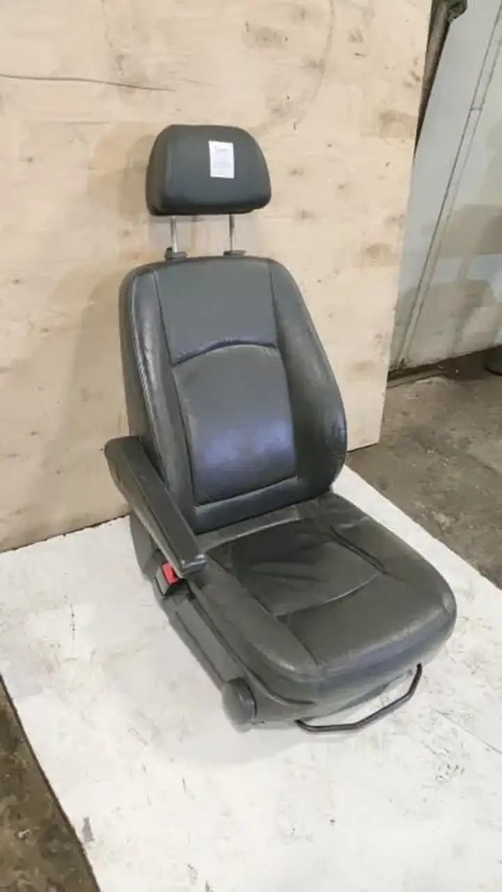 Mercedes-Benz Vito Viano W639 (2003 - 2010) Переднее сиденье водителя — фото 2