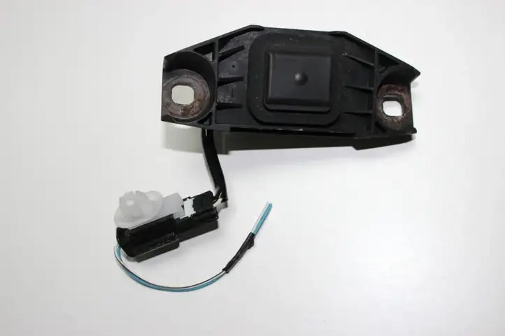 Lexus GS250 300 350 300h 450h (2011 - 2015) Кнопка закрытия крышки багажника — фото 1