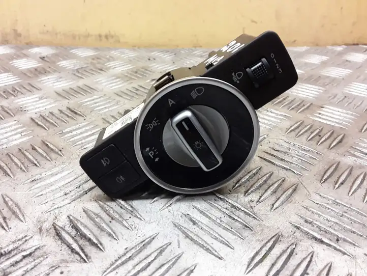 Mercedes-Benz C W204 (2007 - 2014) A2049058002 Включатель фонарей — фото 1