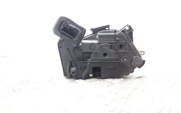 Volkswagen Golf VII (2013 - 2019)  5K4839015R Замок передней двери