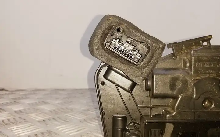 Volkswagen Golf VII (2013 - 2019)  5K4839015R Замок передней двери