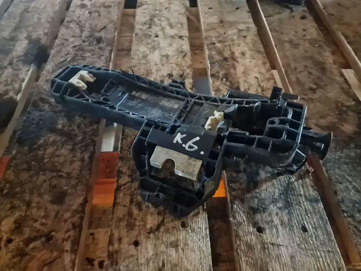 Mercedes-Benz C W204 (2007 - 2014)   Крепление для наружной ручки задней двери