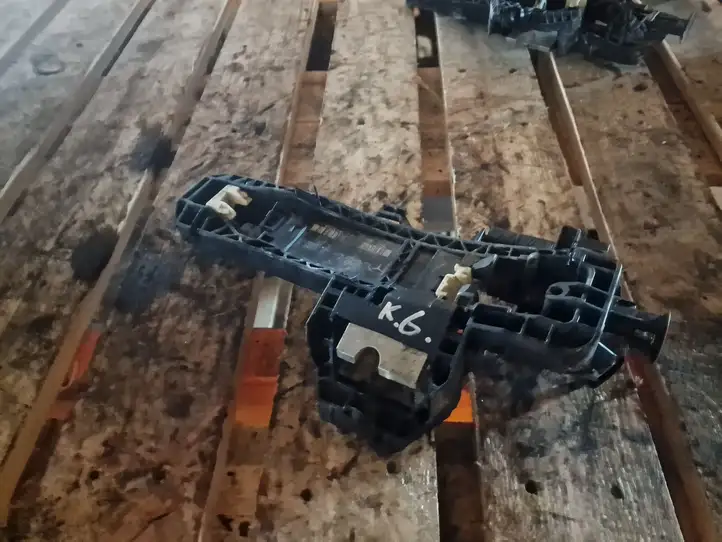 Mercedes-Benz C W204 (2007 - 2014)   Крепление для наружной ручки задней двери