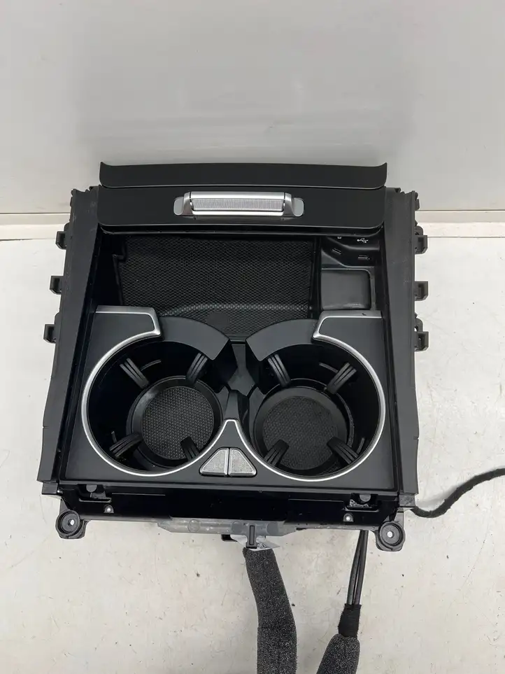 Mercedes-Benz GLE W167 A1678131300 Передний подстаканник — фото 7