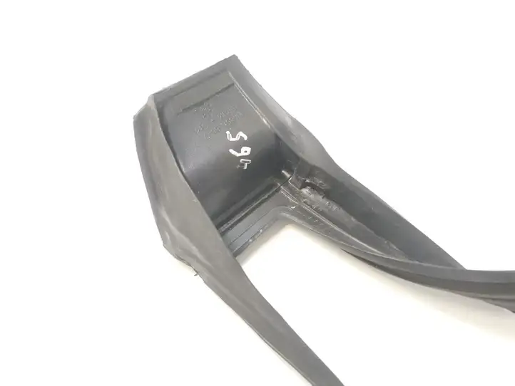 Tesla Model X (2015 - 2021) 1048511-00-D Уплотнитель двери багажника — фото 3