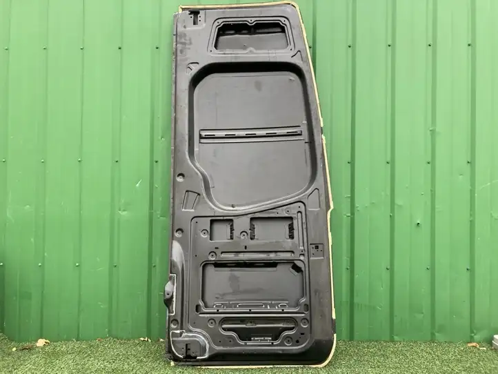 Mercedes-Benz Sprinter W907 W910 (2018 - ) 9077405100 Багажная дверь — фото 12