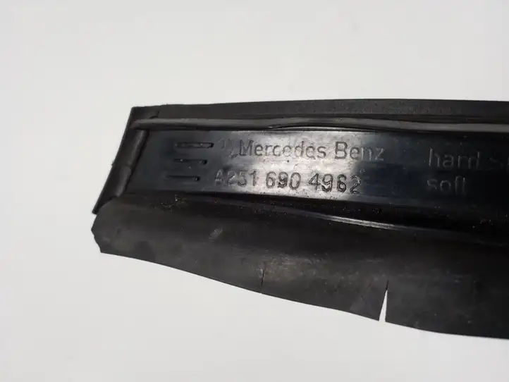 Mercedes-Benz R W251 (2005 - 2013) A2516904962 Накладка стоек лобового стекла — фото 2