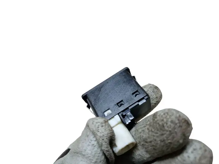 BMW 5 F10 F11 (2009 - 2016) 8410923765301 AUX разъем — фото 11