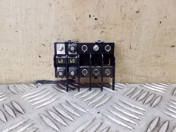 Volvo XC90 (2006 - 2014)   Блок предохранителей