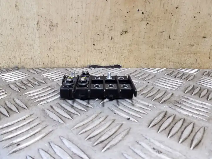 Volvo XC90 (2006 - 2014)   Блок предохранителей