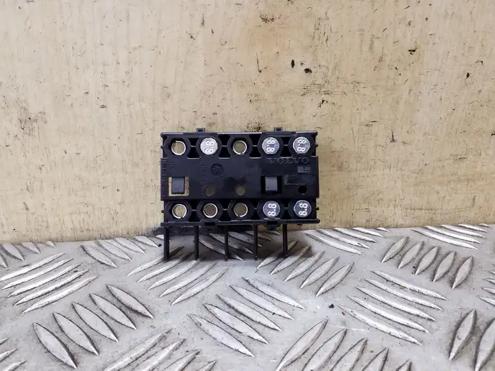 Volvo XC90 (2006 - 2014)   Блок предохранителей