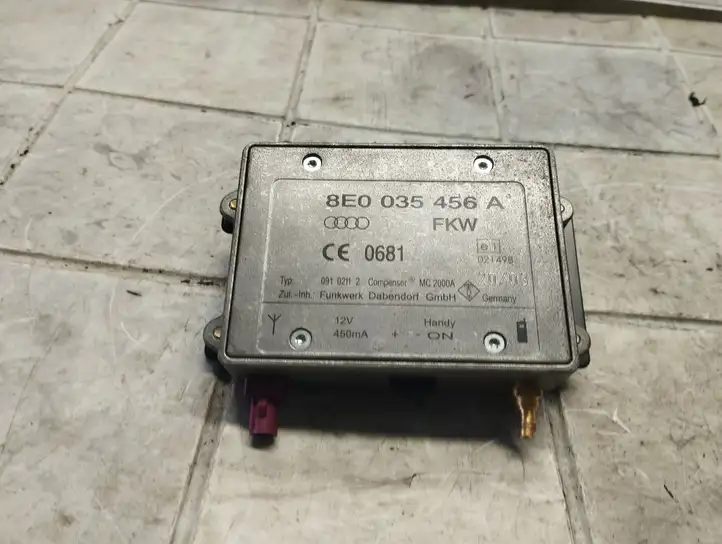 Audi A4 S4 B6 8E 8H (2000 - 2006) 8E0035456A Усилитель антенны — фото 1