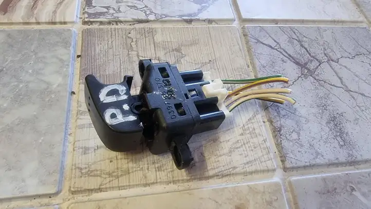 Mazda 3 I (2006 - 2009) B32H66370 Кнопка стеклоподъемников — фото 4