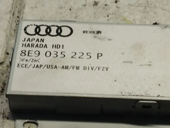 Audi A4 S4 B6 8E 8H (2000 - 2006) 8E9035225P Усилитель антенны — фото 2