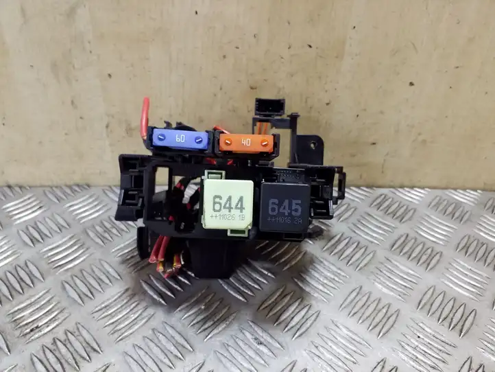 Audi A6 C7 (2011 - 2014) 4G2937503A Блок монтирования реле — фото 1