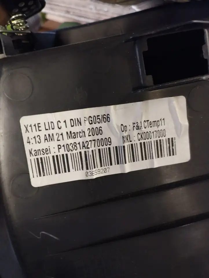 Nissan Note (E11) (2006 - 2014) P10381A2770009 Вещевой ящик — фото 5