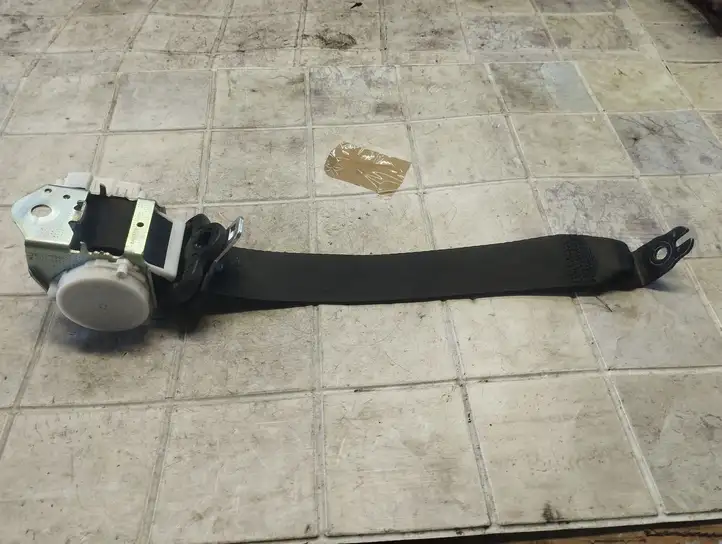 Ford Fiesta (2009 - 2012) 8V51A611B69AF Задний ремень безопасности — фото 1