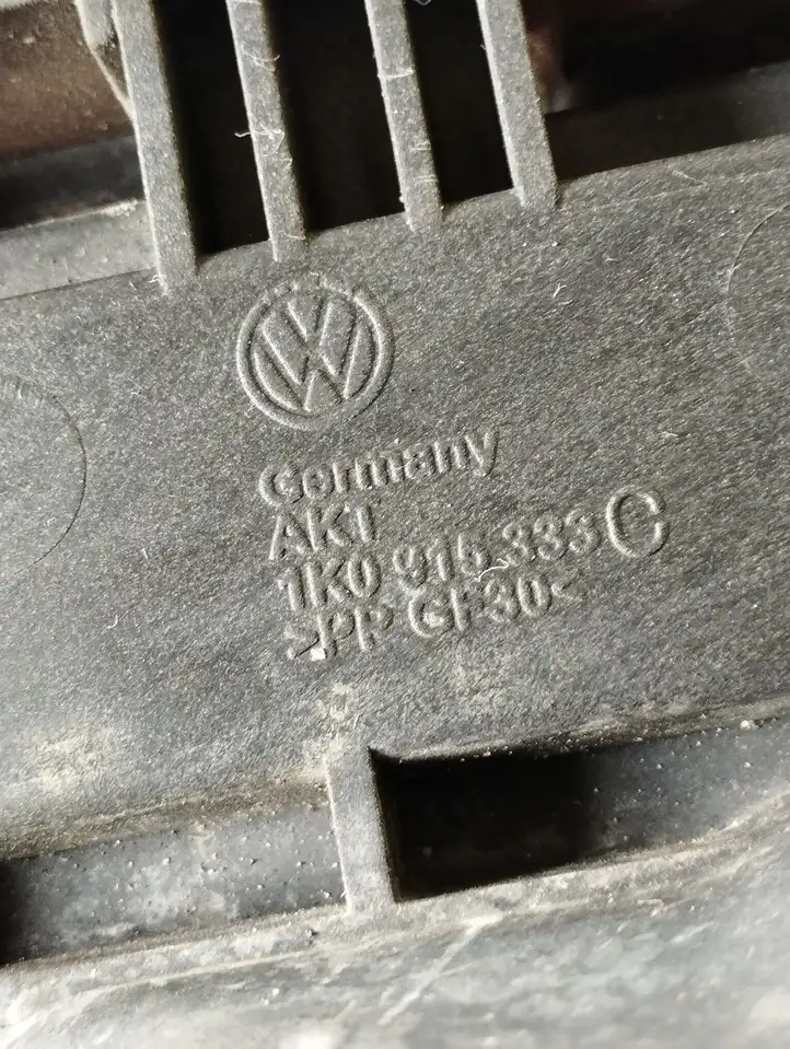 Seat Altea (2004 - 2009) 1K0915333 Площадка аккумулятора — фото 5