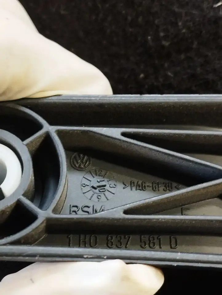 Skoda Octavia Mk1 (1U) (1996 - 2004) 1H0837581D Ручка стеклоподъемника — фото 2