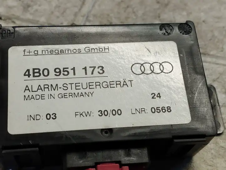Audi A6 S6 C5 4B (1997 - 2001) 4B0951173 Блок управления сигнализацией — фото 2