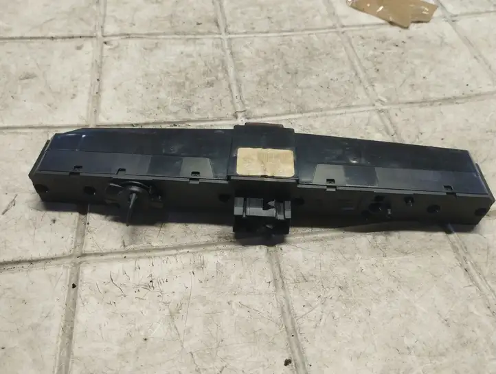Opel Astra H (2004 - 2009) 660332 Включатель аварийных фонарей — фото 3