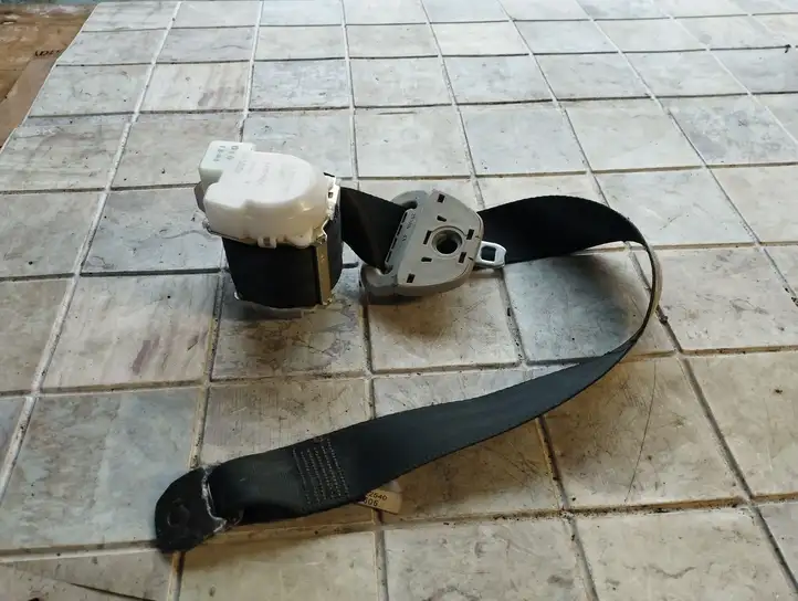 Toyota Corolla Verso AR10 (2004 - 2009) 0433086 Задний ремень безопасности — фото 1